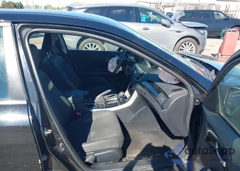 2017 Honda Accord Lx z USA, uszkodzony, nr VIN 1HGCR2F35HA094836